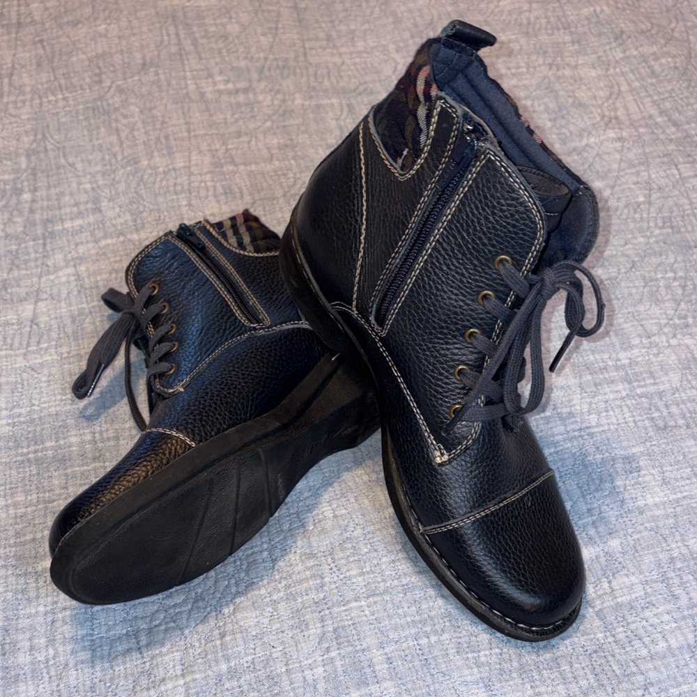 Clarks Whistle Bea Ankle Boots